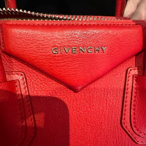 AUTHENTIC GIVENCHY 'ANTIGONA' BAG (MEDIUM) in RED LEATHER ❤️ - Picture 5 of 13